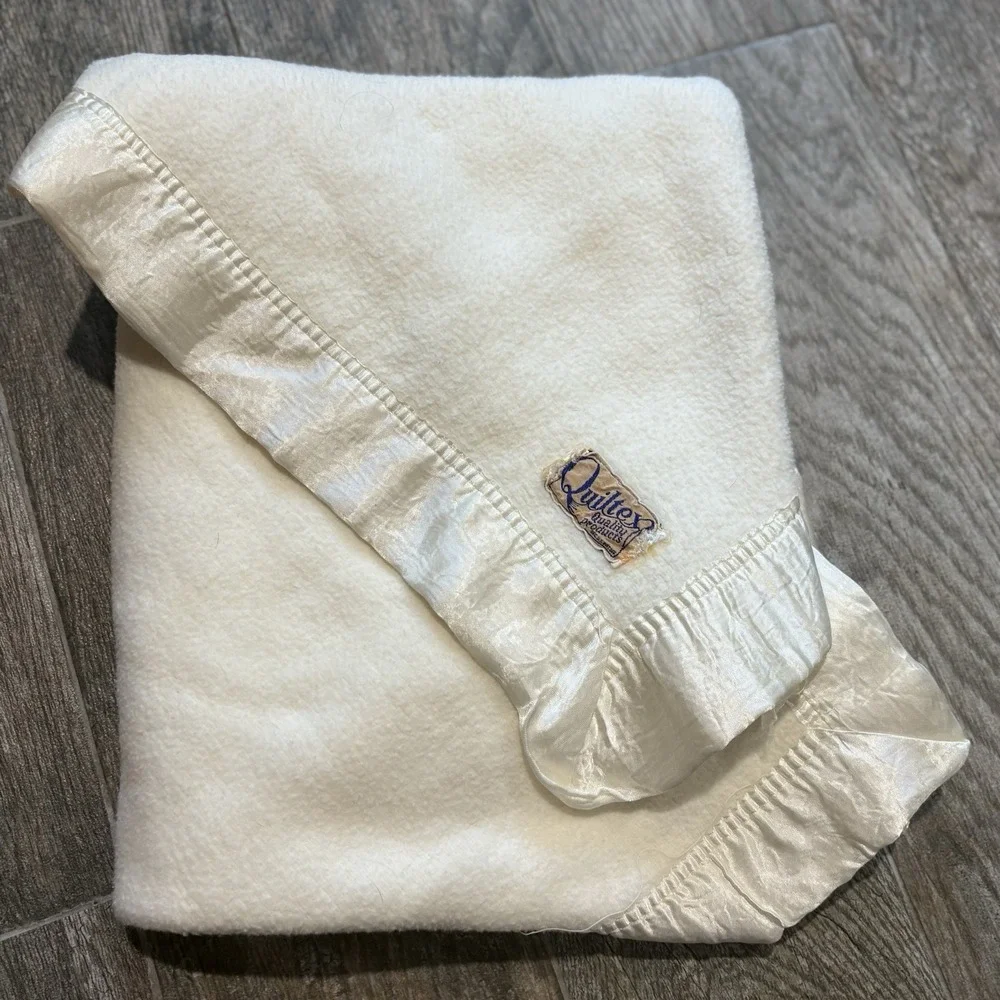 Vtg Quiltex Baby Blanket 80s Ivory Cream Satin Trim USA Fleece 35x42